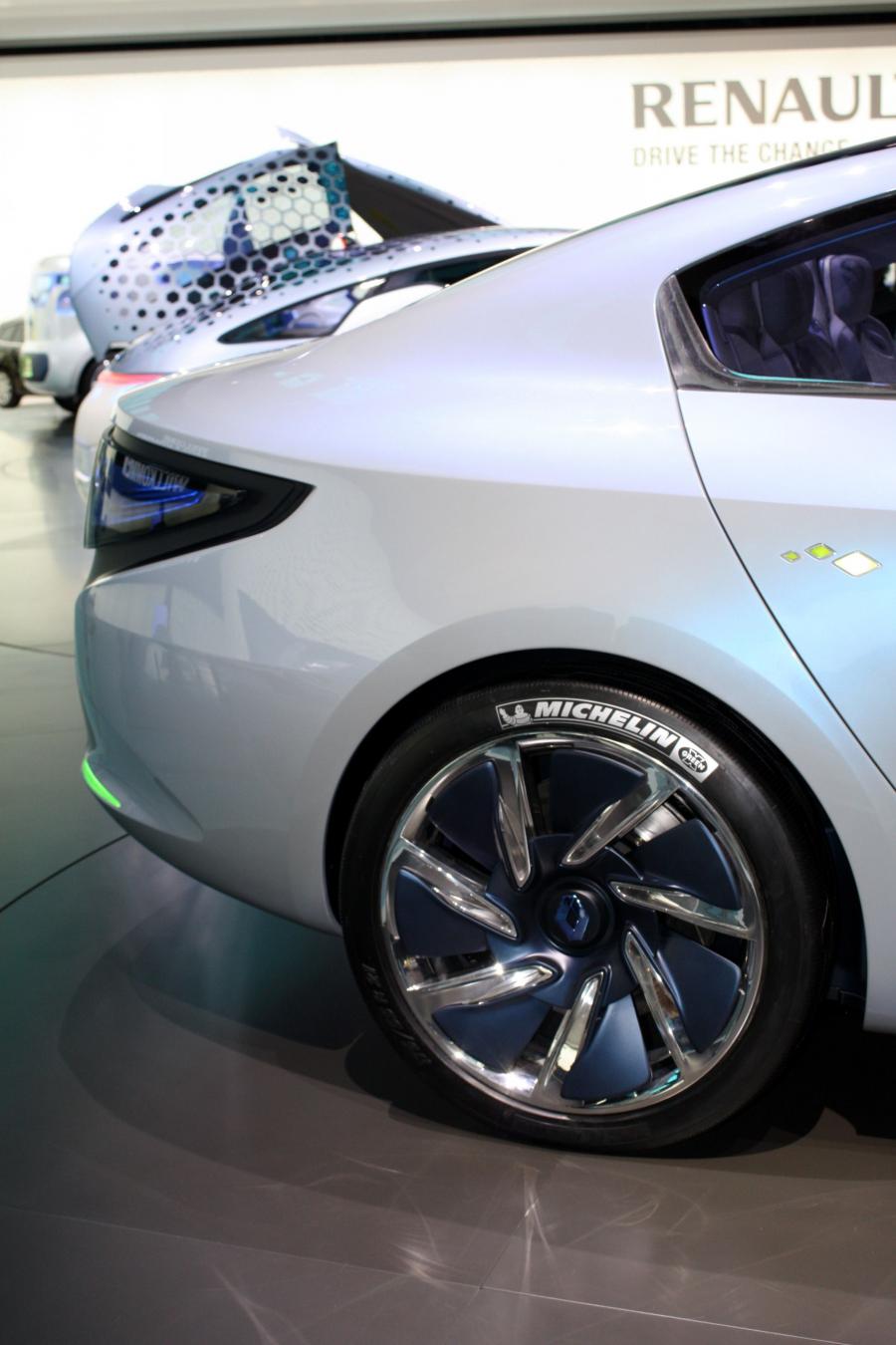  Renault Fluence Z.E. Concept 2009 года  (фото 17 из 103)